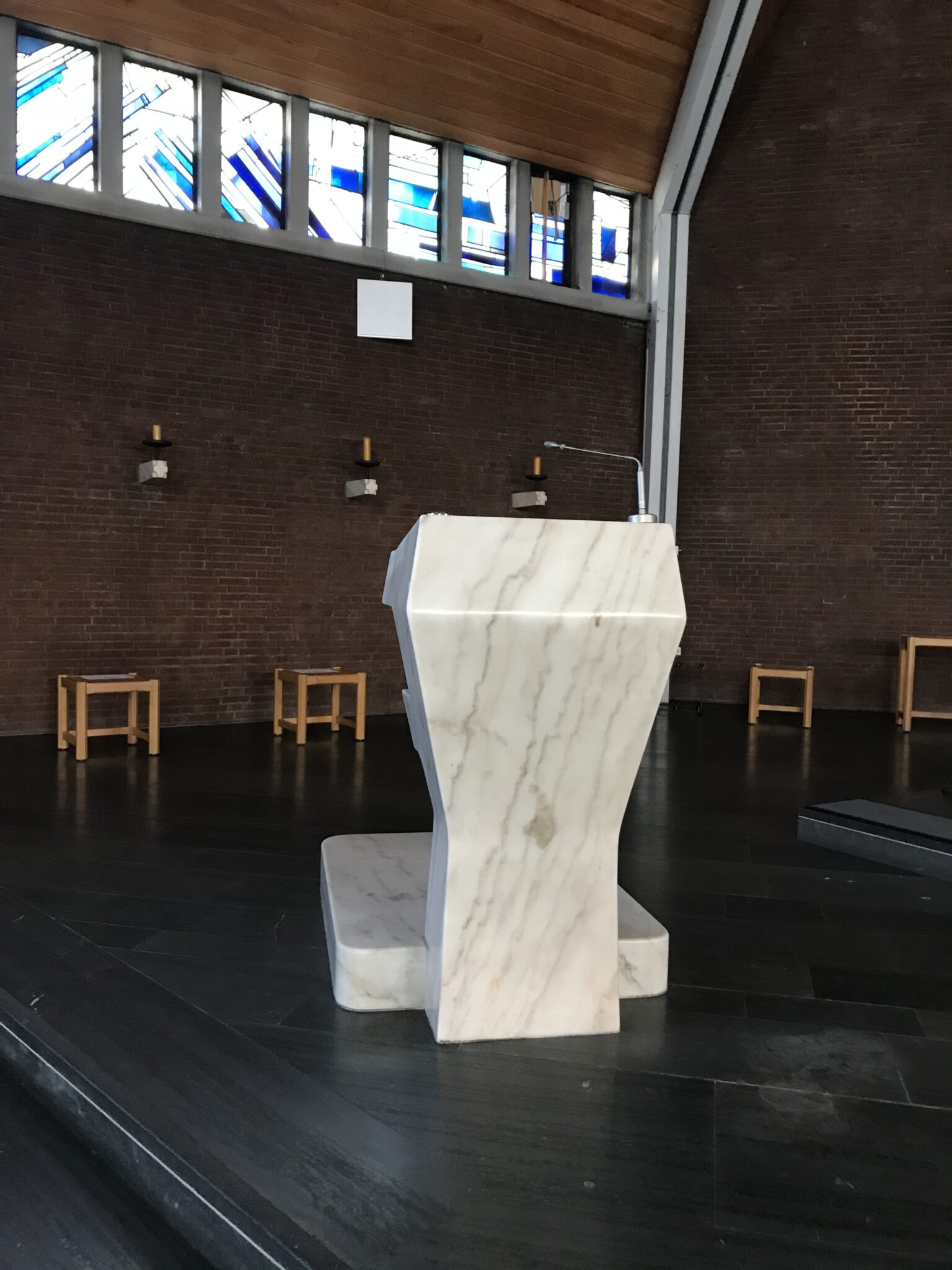 Blick in die Kirche und Geschichte von St. Ursula Pfarrei St